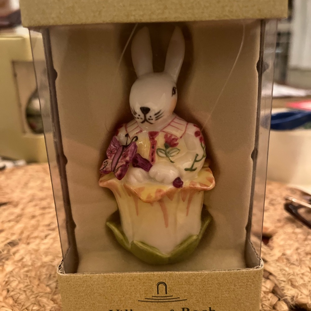 Bunny Rabbit Butterfly
Figurine Villeroy & Boch springs ornament